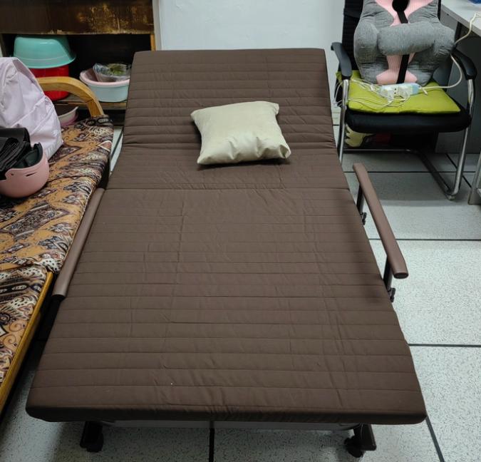 TETE-2 Tempat Tidur Lipat Kursi Santai Lipat Ranjang Medis Tempat Tidur Pasien Ringan Portabel Nyaman Di Kamar Tidur Lansia Mudah Tempat Tidur Lipat Ranjang Lipat Kursi Santai Lipat Tempat Tidur Lansia Hadiah Untuk Senior TETE-2 Tempat Tidur Lipat Kursi Santai Lipat Ranjang Medis Tempat Tidur Pasien Ringan Portabel Nyaman Di Kamar Tidur Lansia Mudah Tempat Tidur Lipat Ranjang Lipat Kursi Santai Lipat Tempat Tidur Lansia Hadiah Untuk Senior