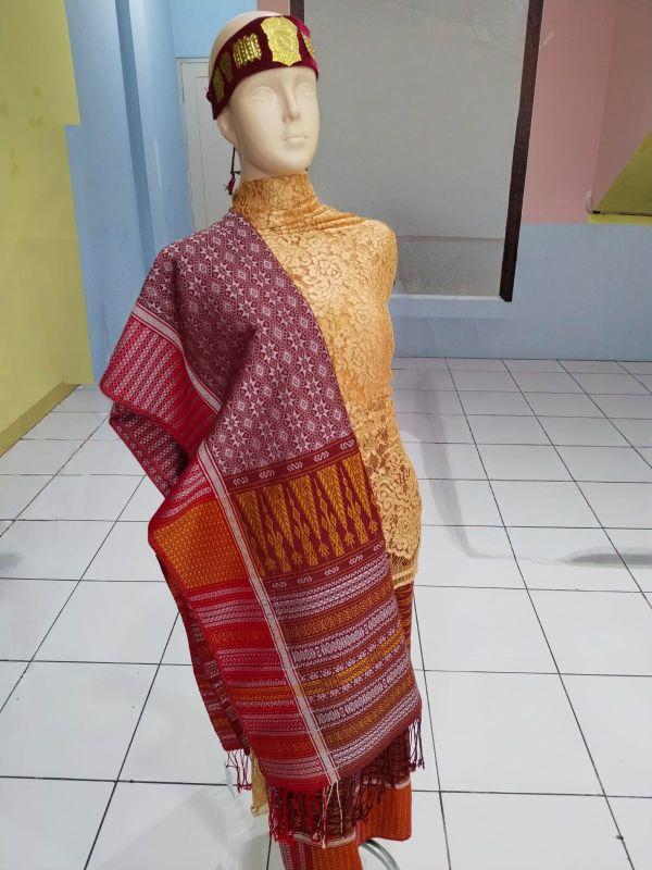Songket Tumtuman tanpa sambung by Hutagaol Songket