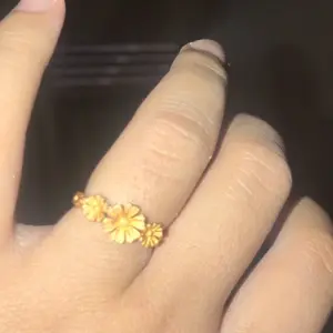 【Taoxee】Gelang Kupu-Kupu Emas dengan Batu Zircon Emerald Desain Vintage Modis Serbaguna untuk Wanita D354