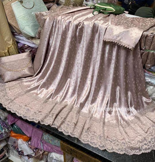 Mukenamewah - Mukena Yura - Mukena sutra embos premium - mukena mewah - Elegant