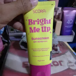 [READY] SCORA Bright Me Up Sunscreen 40 gr Sunblock Mencerahkan Melindungi UV Menyerap Cepat Glowing Sepanjang Hari