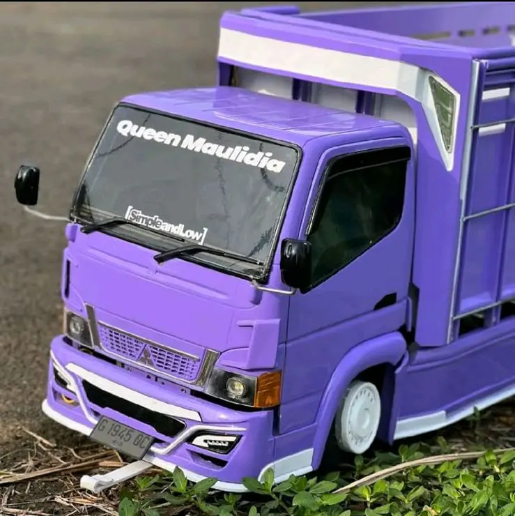 Miniatur truk oleng kekinian