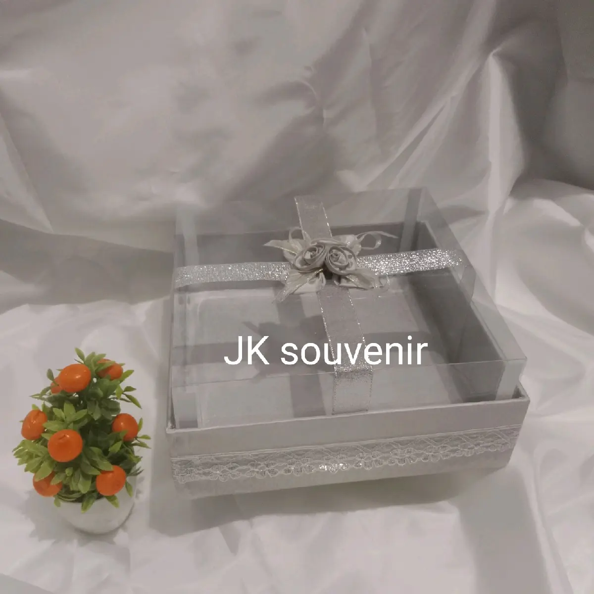 kotak kue kotak bingkisan kotak seserahan renda mika pita+ bunga tengah 25*25*12 silver