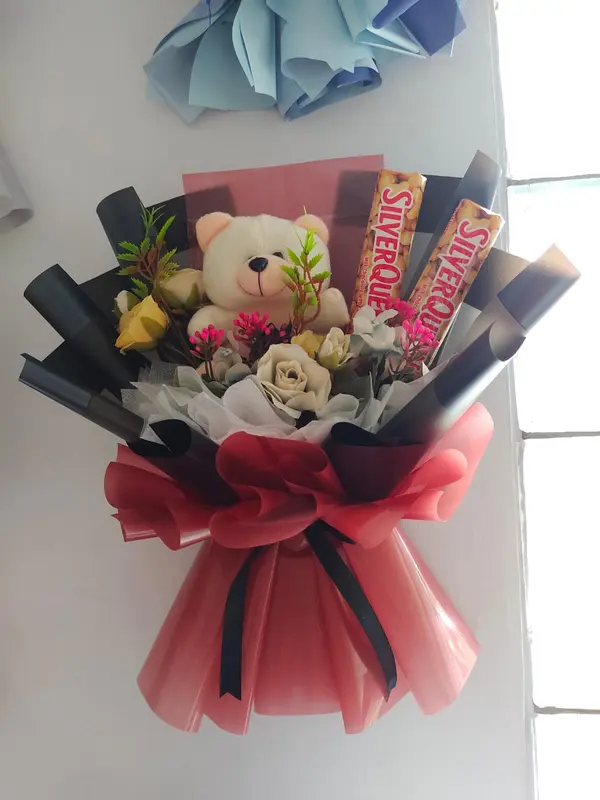 Buket Bunga Artificial Boneka & Cokelat Isi 1 dan 2 / Buket coklat /  Buket valentine / Buket Anniversary / Buket Ulang Tahun / Buket Wisuda / Buket  Chocolate dan Boneka Hadiah Pesta 3