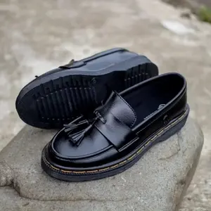 Sepatu Loafers Docmart Formal Casual Pantofel Kerja Pria Hitam