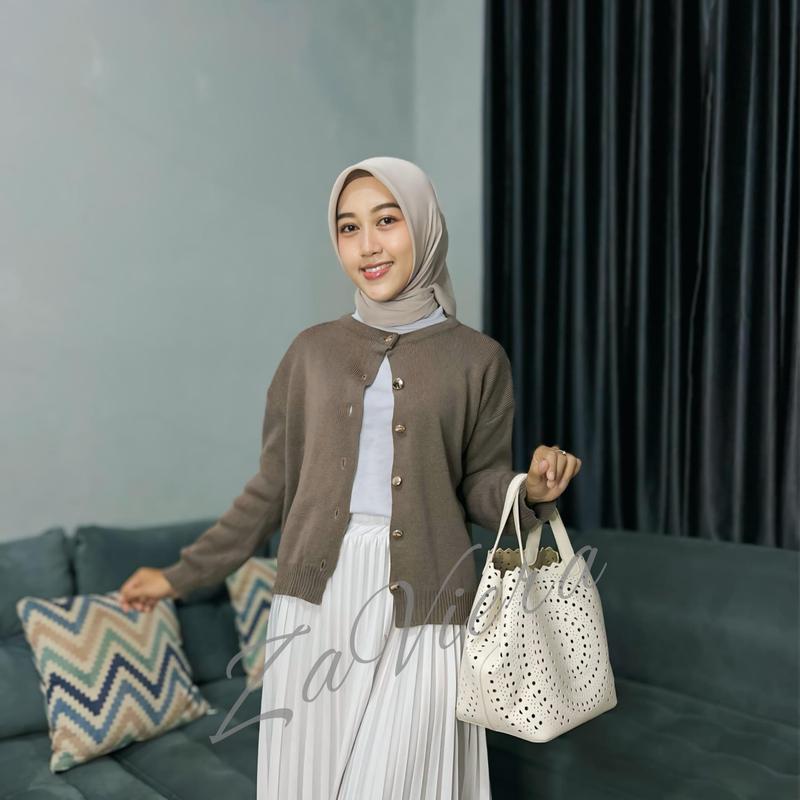Clara Cardigan Rajut Polos Kancing Premium Women's Knitwear outfit 2