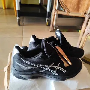 sepatu voli import sepatu olahraga pria wanita anti slip nyaman di pakai