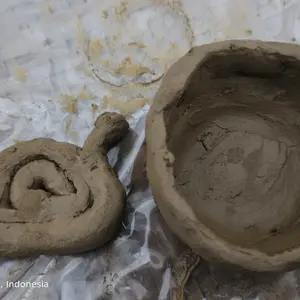 Tanah Liat Kualitas Terbaik Untuk Prakarya 1kg Siap Pakai Bahan Alami Tidak Mengandung Zat Kimia Kemasan Sealed Plastik