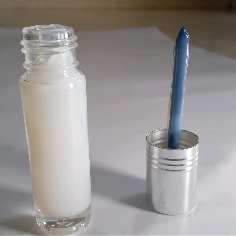 lem bulu mata premium yang sangat legeet tidak membuat mata perih dan tidak membekas di mata karena menggunakan bahan bahan premium..isi 5 ml.. 5