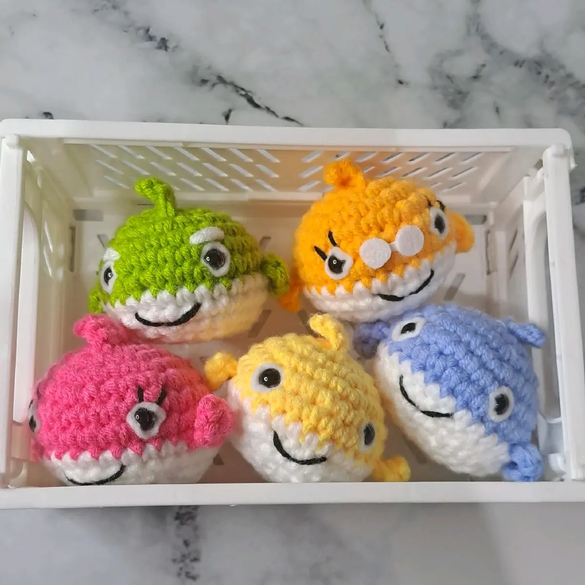 Baby shark amigurumi keychain rajutan gantungan tas