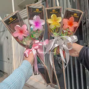 Bouquet Bunga Jeday Kamboja Jepit Rambut Bunga / Hairclip Bucket Hadiah Wisuda Ulang Tahun Sempro Sidang