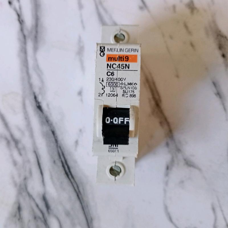 MCB merlin gerin multi9 tipe nc45a /6A/10A/16A/20A/25A/32A/50A DIJAMIN KEASLIANYA BARANG COPOTAN PANEL 7
