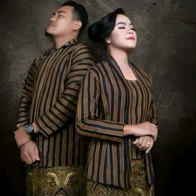 Couple Atasan Surjan Kebaya Wanita Baju Adat Jawa Lurik Solo Jogja-Kutubaru Remaja Dewasa Motif Panjang Batik Keluarga Pasangan Katun Kondangan Sarimbit Tenun