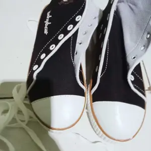 Sepatu Boot ZENYA Anak dan Dewasa Trendi Model Teddy Bear Kasual Fashion Perempuan - Kaki