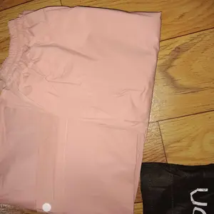 Aimon Jas Hujan Unisex Warna Pastel Setelan Jaket & Celana Tebal Waterproof Parasut PVC 0.25 Elastis dengan Karet Selangkang dan Sablon Logo Menyala Ukuran L XL XXL