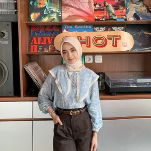 Mazaya Top Blouse Kemeja Atasan Motif Lengan Panjang Casual Aksen Kerah Renda Rayon Premium