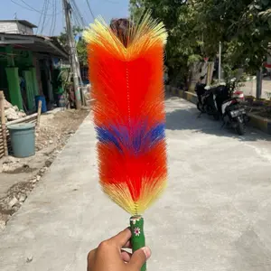 Kemoceng Bulu Sintesis Sulak Halus Rainbow Warna dengan Gagang Kayu - Panjang 50cm - Plastik, Stainless
