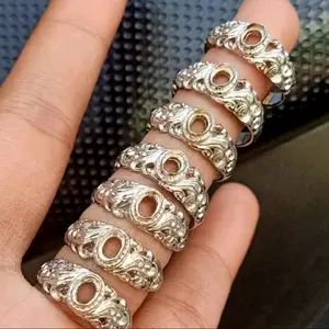 Cincin Ukir Bali Dim Kecil dengan Desain Elegan dan Detail yang Rapi untuk Tampilan Mewah