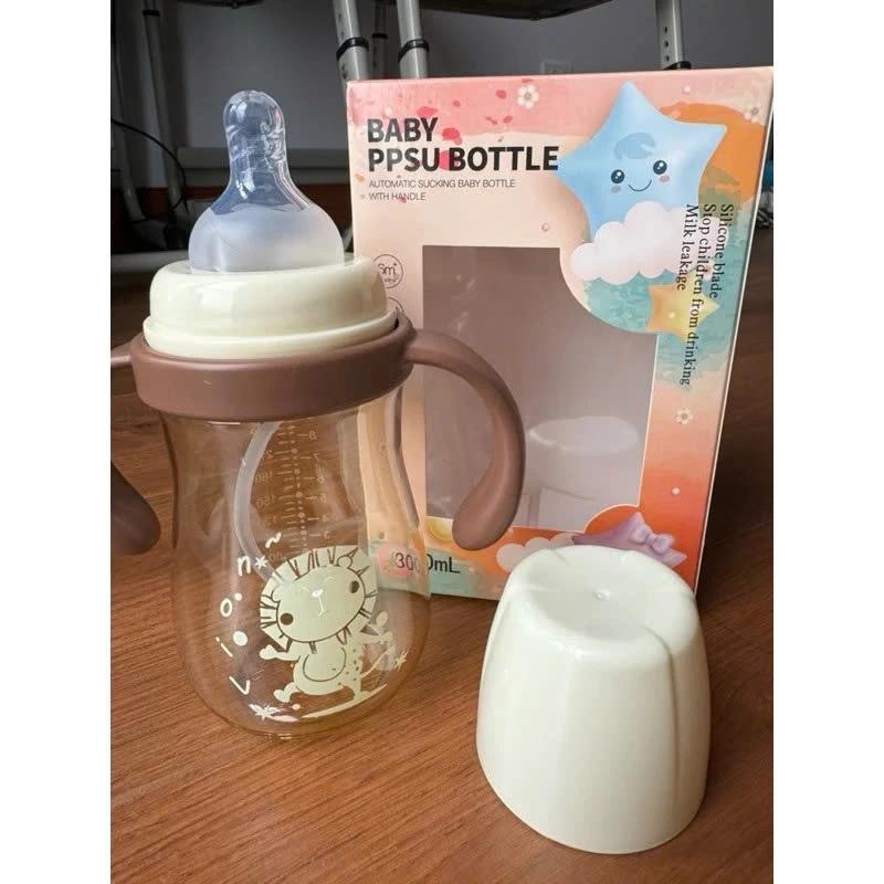 Bình Sữa Cho Bé Hình Sư Tử 300ml PPSU – Cổ Rộng, Van Chống Sặc, Có Tay Cầm.
