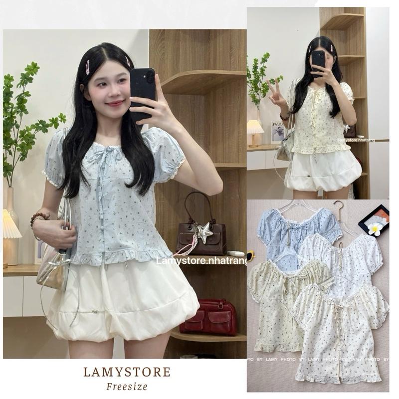   528.22  Áo trễ vai kiểu nữ tay ngắn bo chun viền bèo cổ phối cúc bọc hoạ tiết hoa nhí siêu bánh bèo - FREESIZE  LAMYSTORE  