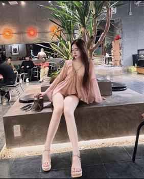 Product Review of [HÀNG Sẵn]Áo Loang Tơ Hồng Viền Nhũ Cổ V Tay Loe Bánh Bèo Áo Nữ Thiết Kế Top Women from M**h B** 0