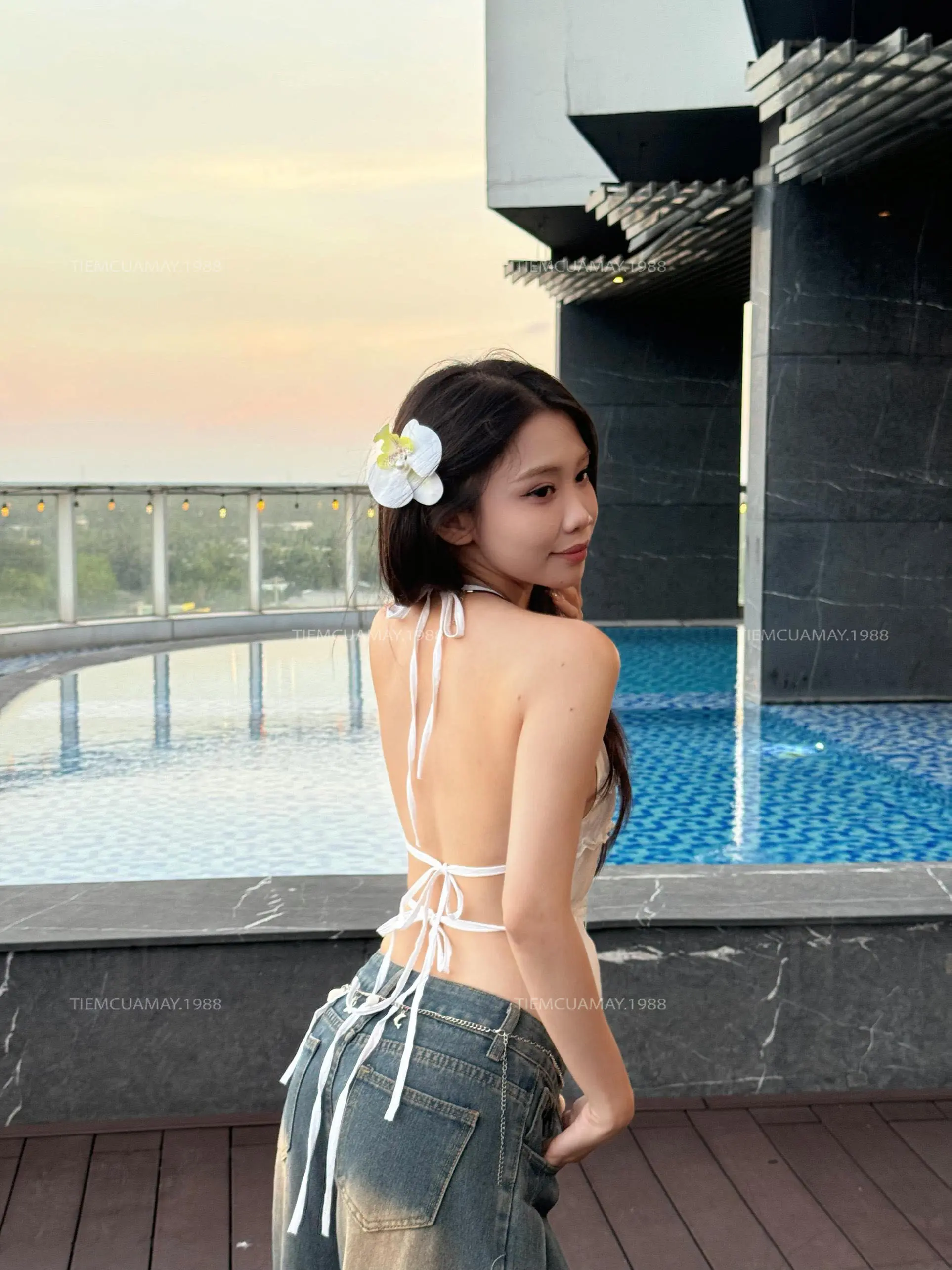 A28 - Áo Cổ Yếm Hở Lưng Một Mảnh Đi Biển (Không Mút Ngực) Buộc Dây Lưng | BigBuy360 - bigbuy360.vn
