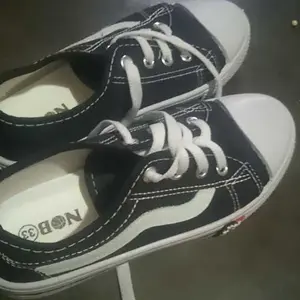 Sepatu Sneakers Anak Laki-Laki Flat Low-Cut Bernapas Nyaman Anti Slip Sol Lembut Fashion Klasik untuk Outdoor & Kampus Promo Besar-Besaran