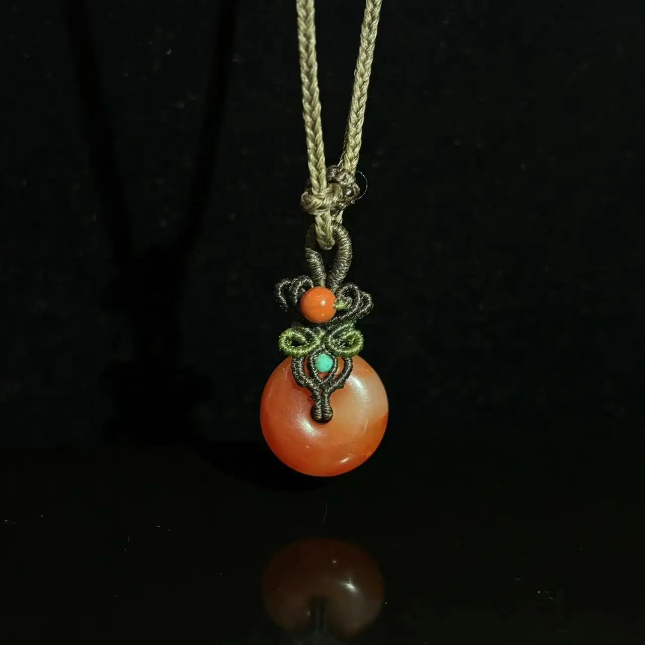 A hibiscus stone pendant, Shoushan stone pendant, Chinese traditional culture, peace buckle, red peace buckle pendant, gold and stone seal carving pendant