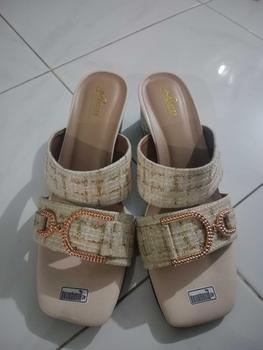Product Review of Sultan Shoes | Sendal Hak Tahu 5 cm Wanita Flat Slop Tali Kokop Kekinian Aksesoris Gesper Rantai D | Sandal High Heel 5cm CasuaL from P**r V**s 0