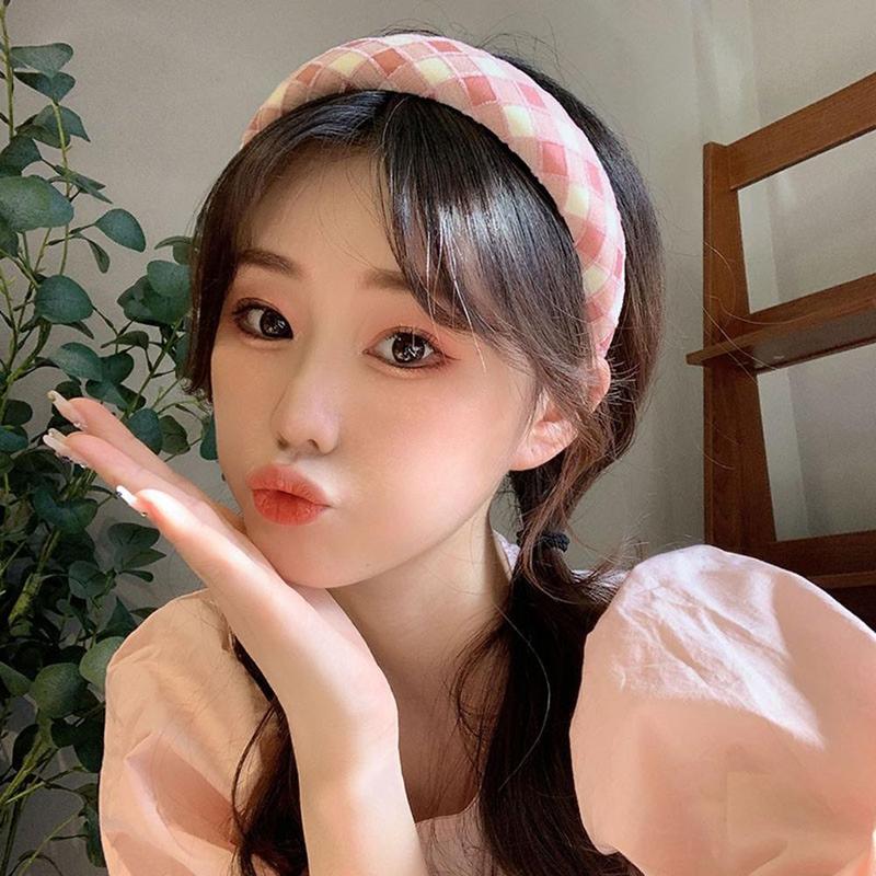 Product Introduction of YANKUN Sweet Style Pink Hairbands Wide-brimmed Face Wash Hair Bundles Fashionable Hairpins and Hair Accessories 23