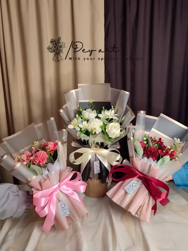 DEYART Buket Bunga Artificial Mix 2 Wisuda Cewek Cowok 0
