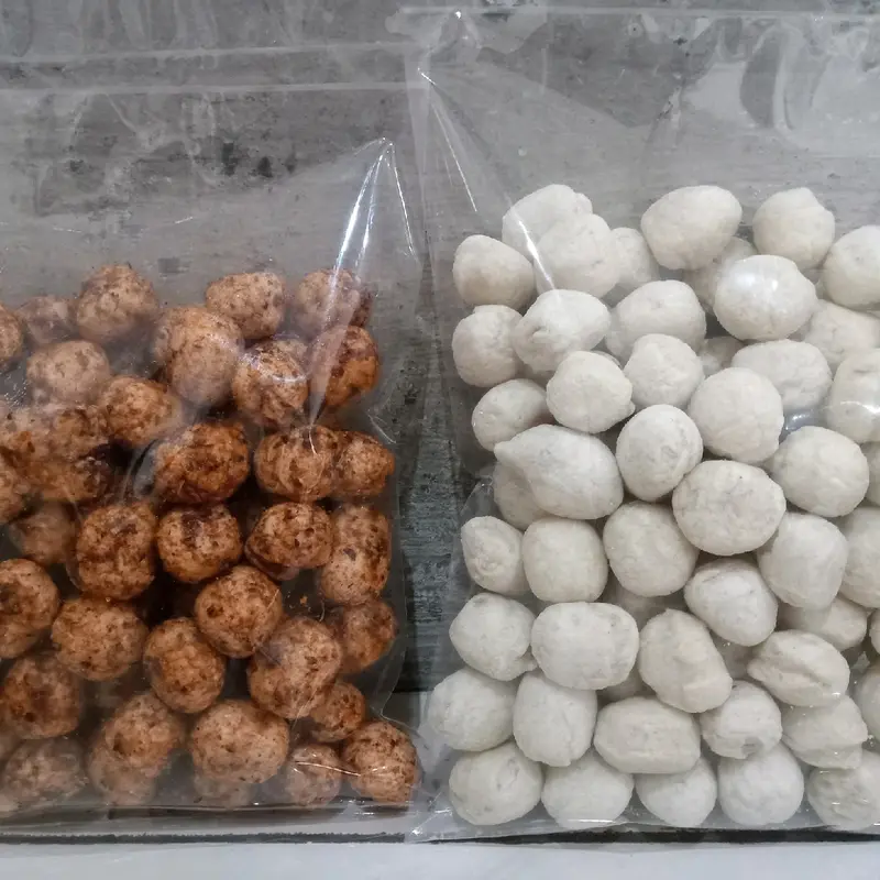 mix 500grm kerupuk bakso ikan original+pedas seblak Snack Makanan Kering 2