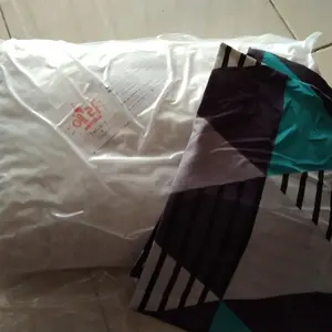 Bantal Tidur + Sarung The Luxe Pillow Aera 30x50cm Motif Random