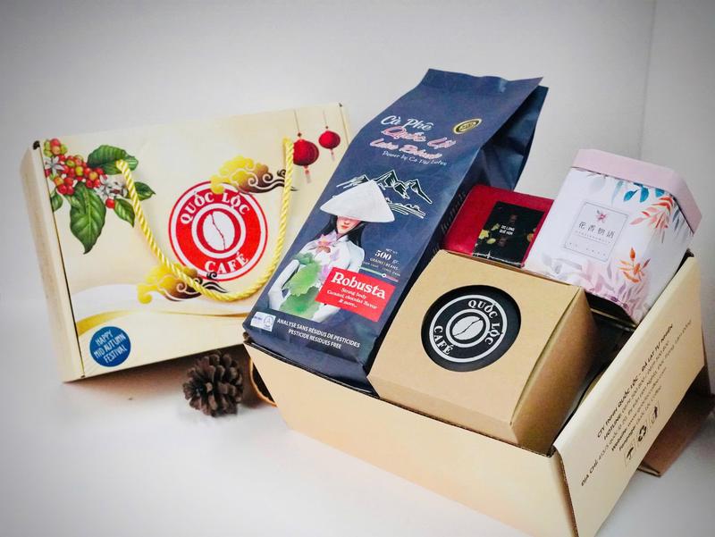 Hộp Quà sang trọng Cà Phê & Trà & Phin Nhôm - Cà Phê Lotus Robusta & Trà Oolong - Món Quà Ý Nghĩa Cho Dịp Lễ Trung Thu - Quốc Lộc Coffee