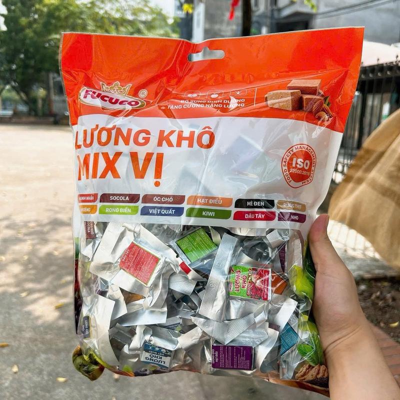 1kg Lương Khô mix 13 vị Fucuco hàng Việt Nam CLC Snack Ăn Vặt Food Thức Ăn Bánh Quy Coffee Dâu Cà Phê Cafe Ngũ Cốc lương  khô
