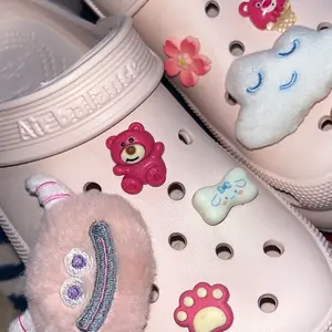 LIMITLESS Aksesoris Sendal Clay Boneka Charm Terbaru Lucu Menarik Karakter Kekinian Model Wanita Simpel Shoe Selempang