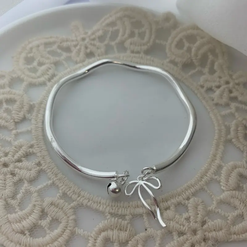 Vòng tay nữ mạ bạc 999 charm chuông nơ Natalia Jewelry 0