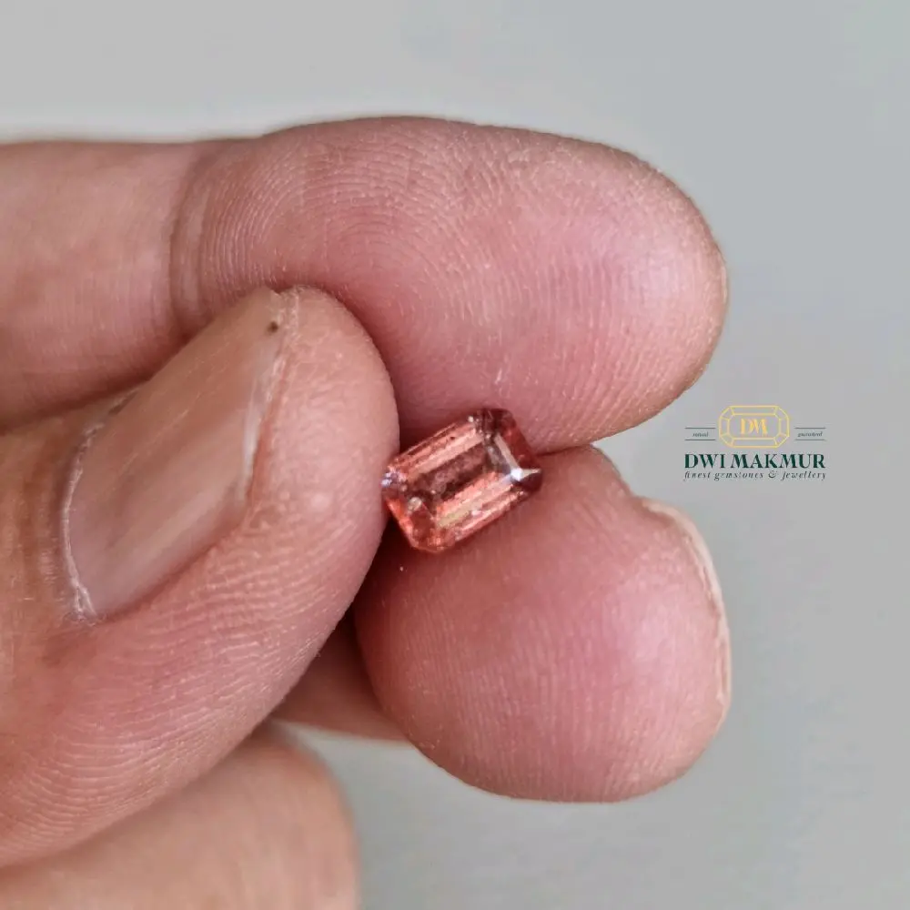 CGL Certified,Sparkling,NH 1.0 Ct Orange SAPPHIRE