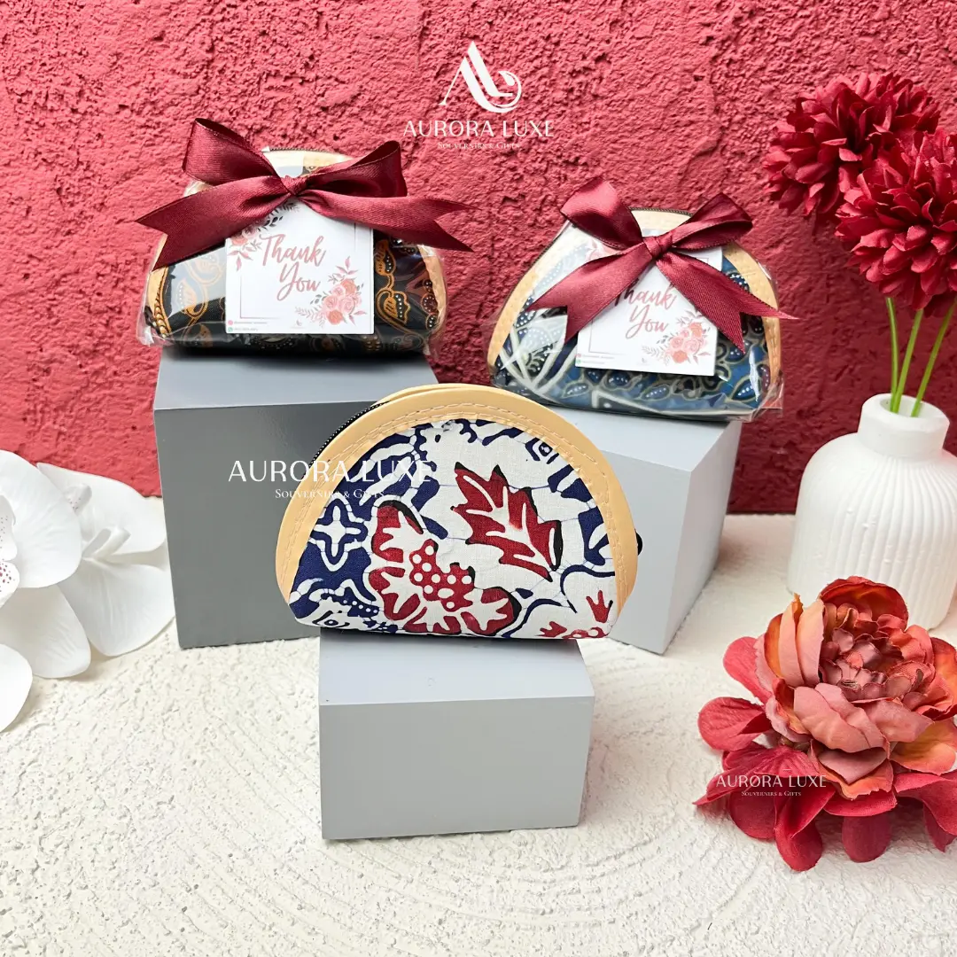 Dompet Koin Batik Oval Motif Random Dompet Pelok Resleting Ukuran 10 cm x 7 cm Souvenir Nikah dan Gift Include Plastik Pita Kartu Ucapan