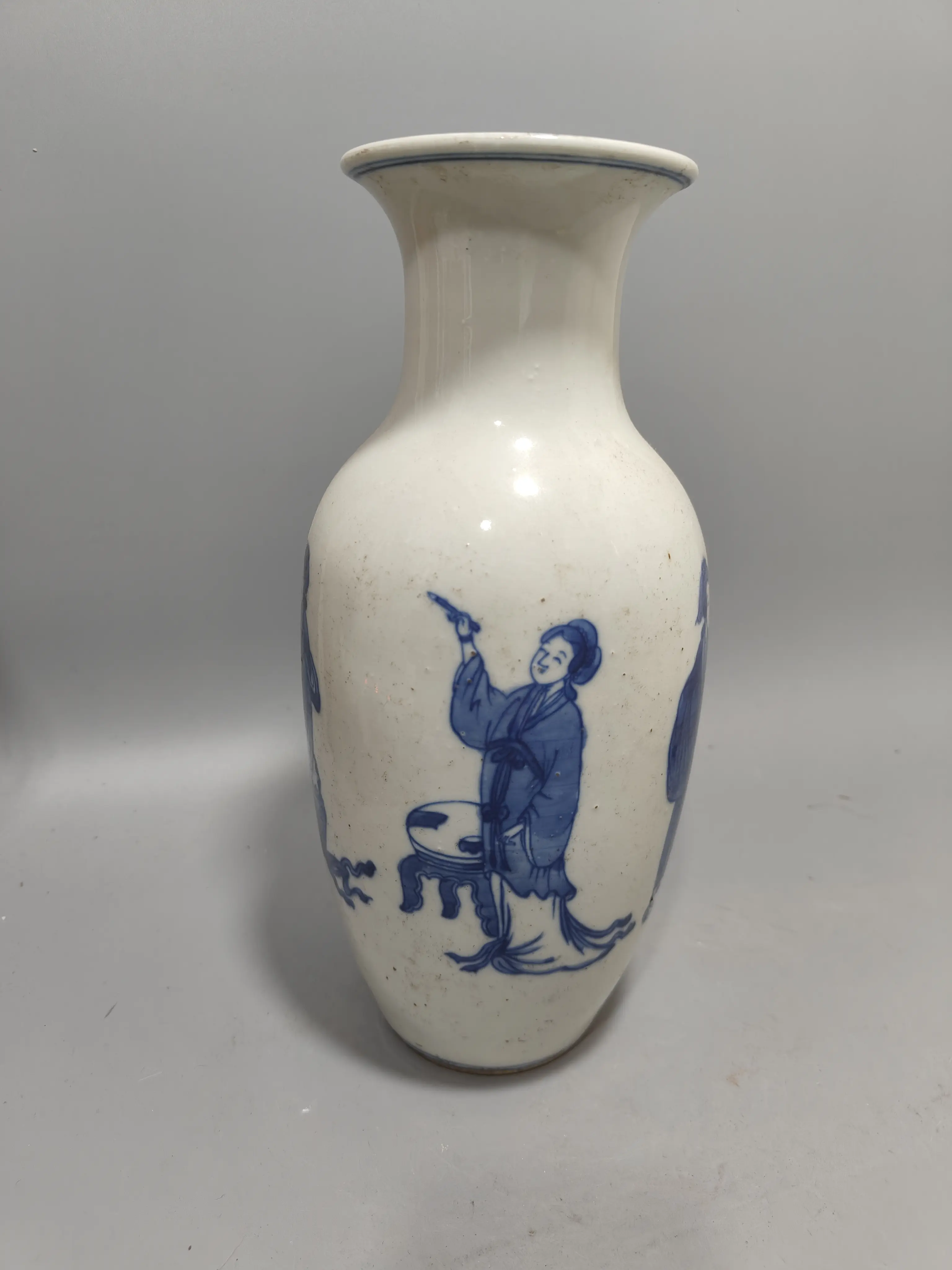 Folk collection of Qing Dynasty Kangxi blue and white porcelain ladies vase.