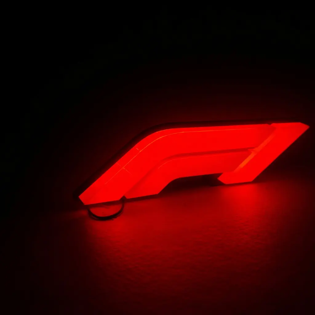 Lampu LED F1 Logo Merah – Lampu Hias Meja USB Estetik Dekorasi Gaming Racing