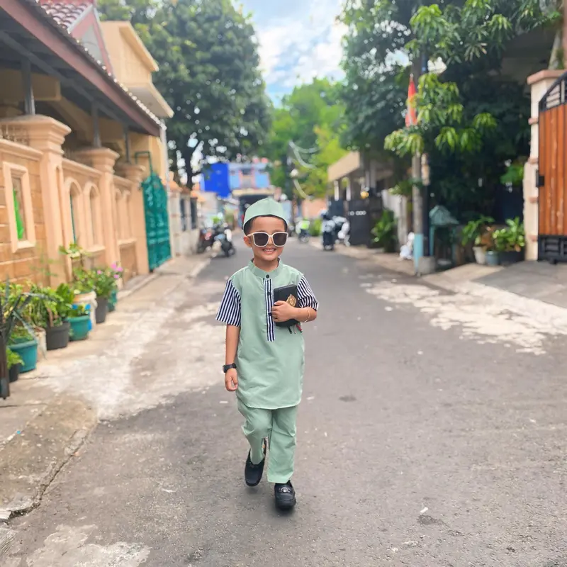 satu set baju kurta anak laki laki plus peci usia 1-10 tahun Katun Polos Celana Koko Muslim Salur Setelan Nyaman Panjang Pendek 8