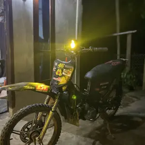 Stainless steel titanium bracelet Queen Elizabeth Korean alphabet elegant and fashionable style Gelang Gold