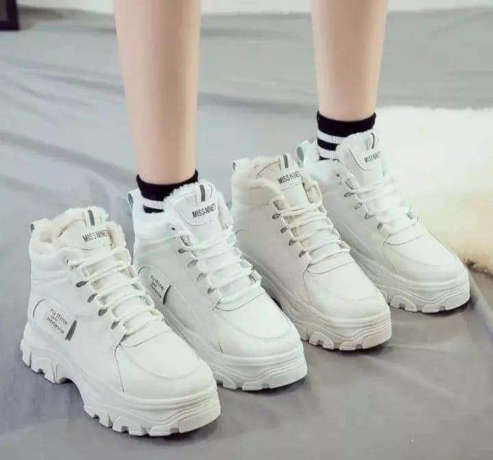 SEPATU BOOTS BUL WANITA - SEPATU SNAKERS WANITA - SEPATU BOOTS BULU WANITA MODEL TERBARU DENGAN HARGA MURAH 3
