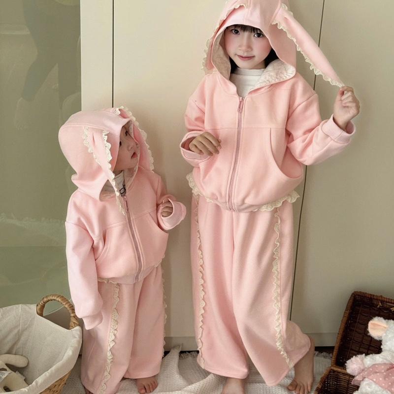   Shopmesockids  Sét Áo Khoác Nỉ Tai Thỏ Hồng Mix Quần Xuông Viền Ren Cho Bé Gái 