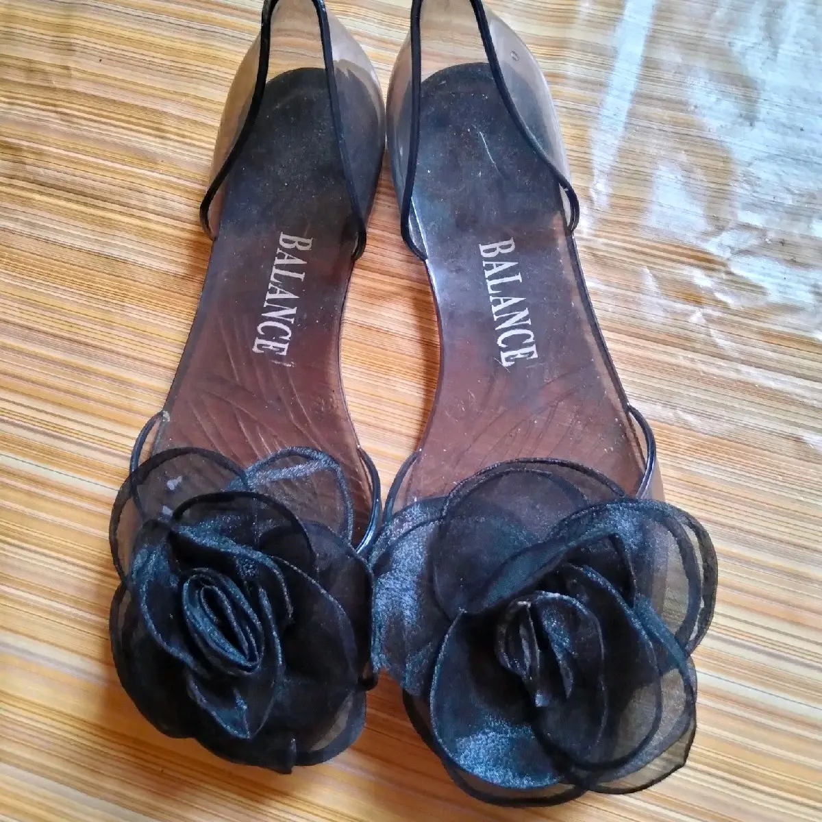 sepatu sendal bunga, sepatu bunga model kaca