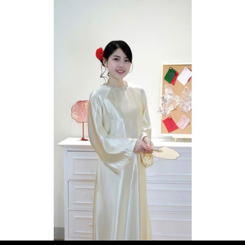 Vải lụa trang gương. chất vải mềm mịn siêu rủ dày dặn lên áo dài đầm váy body đầm dạ hội .... Vải rủ đẹp bóng sang trọng khổ vải 1m50