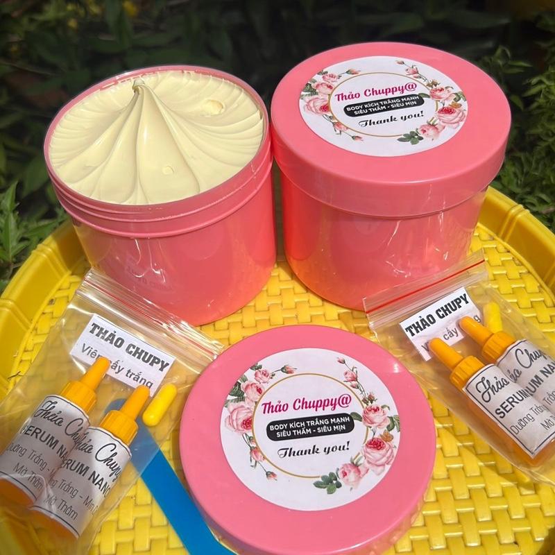  COMBO 2 HỦ KEM BODY KÍCH TRẮNG MẠNH 1 KÝ - TẶng 4 kích trắng khử thâm x10 +Tặng 1 viên cấy trắng 