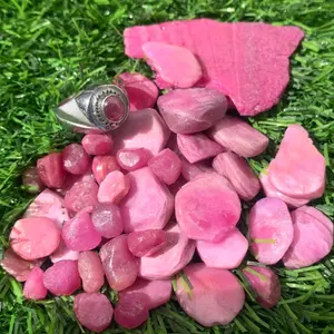 Batu Ruby Asli Natural Alam / Bahan Ruby Mazambik Natural Super Quality / Bongkahan Batu Ruby mazambik reaktif uv / lempengan super ih
