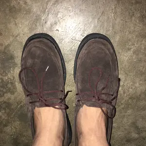 Chungky Sepatu Casual Pria Full Black Wallabee Clark Kasual dengan Desain Suede dan Tali Pengikat Hitam